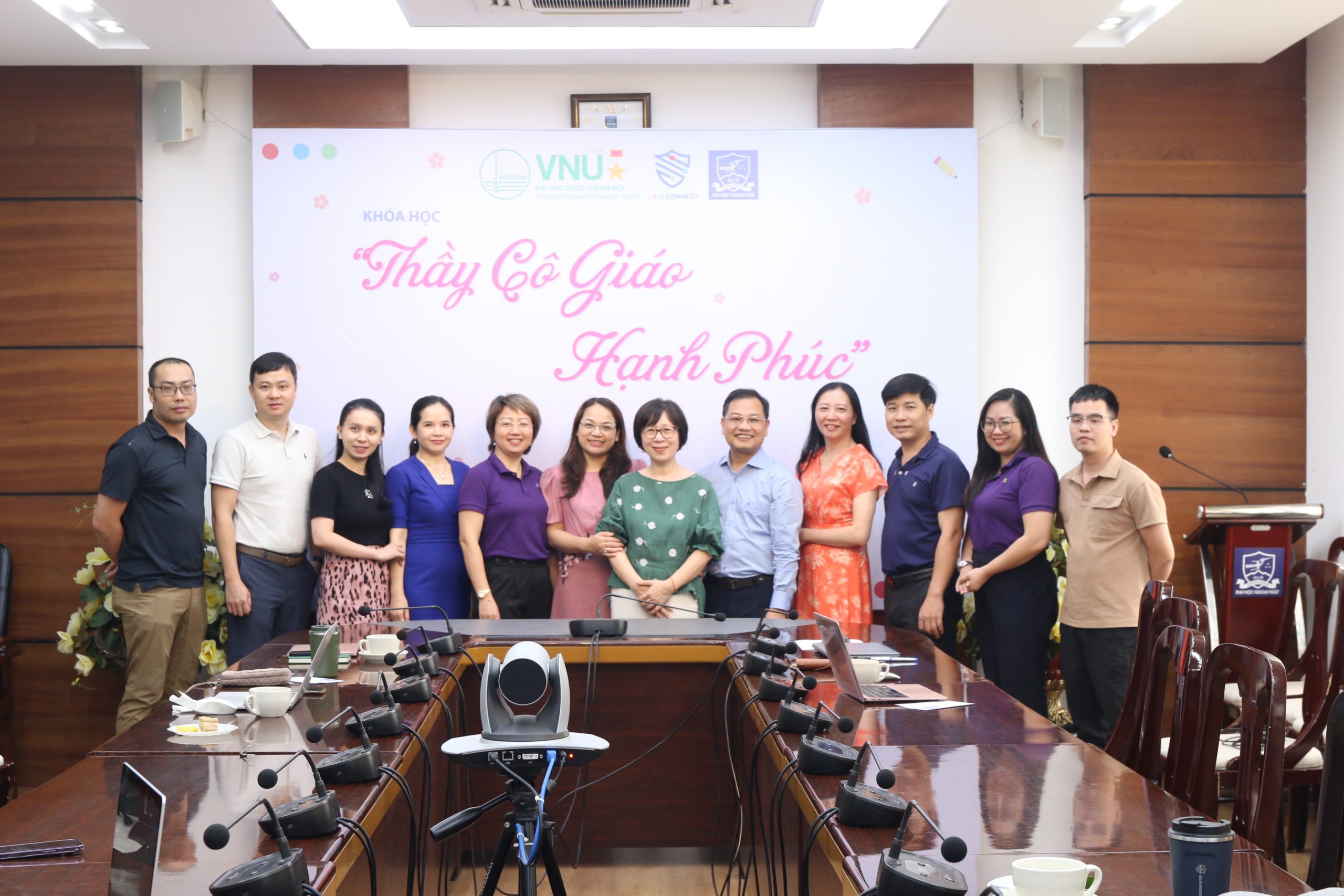 1.200 giáo viên tham gia khoá học “Thầy cô giáo hạnh phúc” – Trường Đại học Ngoại ngữ – Đại học Quốc gia Hà Nội